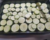 Foto del paso 1 de la receta: Tortilla de zuchinis rellena de jamón y queso al horno