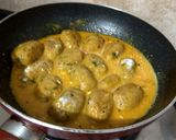 A picture of step 8 of Bhaat Na Rasawala Muthia.
