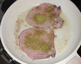 Foto del paso 2 de la receta: Chuletas bañadas en salsa de Champiñones 🍄‍🟫
