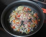 Foto del paso 2 de la receta: Garbanzada de pavo y setas con papas fritas