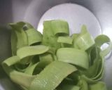 A picture of step 2 of Lauki ke chilke ka pakore.