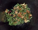 Foto langkah ke 3 dari resep Buncis Tumis Telor Saus Pedas.