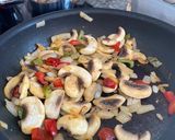 Foto del paso 3 de la receta: Tallarines frutti di mare y setas
