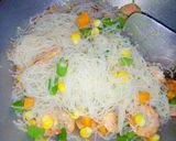 Foto langkah ke 6 dari resep 112. Bihun Goreng Singapore.