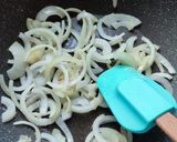 Foto langkah ke 1 dari resep Beef Curry Udon (Udon Kari ala Jepang).