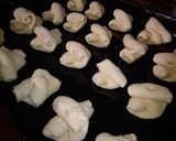 Foto del paso 8 de la receta: Cuernitos de grasa