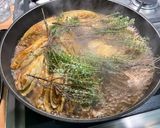 Une image de l'étape 8 de Endives braisées au bouillon de gambas, thym frais et jambon cru.