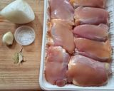 A picture of step 1 of Chicken Drumsticks with Potatoes in Green Sauce.