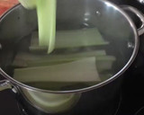Foto del paso 3 de la receta: Bacalao con puré de apio y brócoli con kiwi