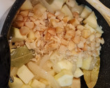 Foto del paso 5 de la receta: Carrilleras ibéricas en salsa de reineta, calabacín y macademia