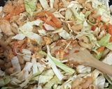 รูปขั้นตอนการทำที่ 2 ของ “ผัดมักกะโรนีไก่กรอบ”