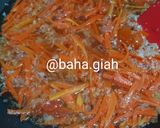 Foto langkah ke 3 dari resep Tumis Sawi Wortel Telur Sosis.