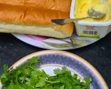 चीज़ ग्रीन कोरिएंडर गार्लिक ब्रेड इन किड्स टिफिन (एयर फ्रायर में) Cheese Green Coriander Garlic Bread in Kids Tiffin रेसिपी चरण 1 फोटो