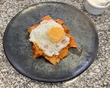 Foto del paso 5 de la receta: Chilaquiles rojos con huevo estrellado