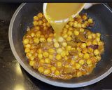 Foto del paso 4 de la receta Garbanzos con calamares en lata