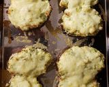 A picture of step 7 of Cheese and broccoli baked potatoes.