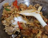 Foto langkah ke 5 dari resep Oseng Jantung Pisang Teri.