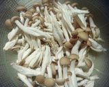 Hình bước làm 1 của món Nấm ngọc châm xào gà
