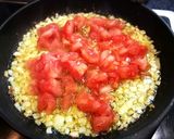 Foto del paso 3 de la receta Garbanzos en salsa de pimiento asado al eneldo con huevo duro