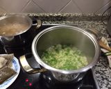 Foto del paso 1 de la receta: Potaje de garbanzos y alubias con bacalao
