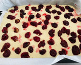Meggyes-túrós sütemény recept fázis 2 fotója