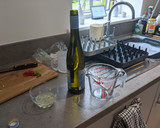 A picture of step 1 of Seafood linguine.