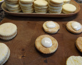 Foto del paso 5 de la receta: Galletas de mandarina y lima rellenas con su azucarado de cítricos