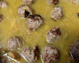 Foto del paso 4 de la receta: Albóndigas con champiñones y cebolla