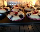 A picture of step 6 of Berry Muffins / Raspberry Blueberry.