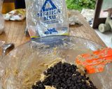 Foto langkah ke 3 dari resep Crunchy chocochip cookies.