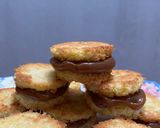 Foto del paso 4 de la receta: Alfajores de coco y dulce de leche
