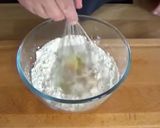 A picture of step 2 of Spätzle.