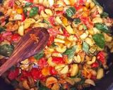 Foto del passaggio 3 della ricetta Spaghetti con le zucchine e i pomodorini