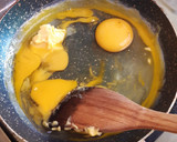 Foto langkah ke 5 dari resep Buttermilk Scrambled Egg.