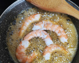Foto del paso 3 de la receta: Langostinos a la miel y limón
