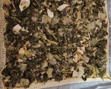 Foto del paso 2 de la receta: Tarta salada de majaillo de acelgas con salmón ahumado