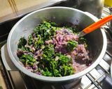 Foto del paso 1 de la receta: Relleno para pascualina de espinacas y repollo morado