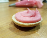 Foto del paso 22 de la receta: Macarons diablillos con relleno de crema de frambuesa!!!