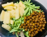 A picture of step 3 of Barbatti Kala chana Sabji (Cowpea & brown chickpeas curry).
