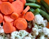Foto langkah ke 2 dari resep Sop Tofu Udang Sayur.