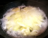 Foto del paso 2 de la receta: Ensalada de patatas con atún, maíz y aceitunas verdes
