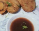 A picture of step 3 of Baingan k pakore.