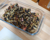 Foto del paso 3 de la receta: Ensalada de tomate champiñones y pollo