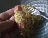 Foto langkah ke 3 dari resep Mie Gulung Sosis.
