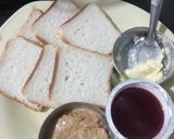 पीनट बटर अॅण्ड जेली सँडविच (PB&J) (peanut butter and jelly sandwich recipe in marathi) रेसिपी स्टेप 3 फोटो 