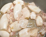 Foto del paso 5 de la receta: Chipirones encebollados al vermut con tomates secos