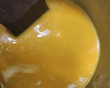 A picture of step 2 of Karachi halwa.