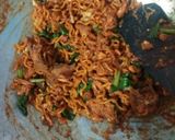 Foto langkah ke 5 dari resep Krengsengan Ayam dan Mie.