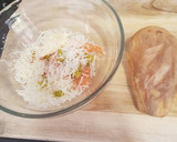 Foto del paso 2 de la receta: Patatas asadas rellenas con salmón ahumado, encurtidos y eneldo