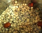 A picture of step 1 of Chicken Feet Soup with Black-Eyed Peas and Peanuts.